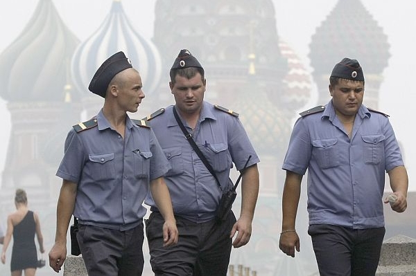 Ruští milicionáři se budou od příštího roku označovat jako policisté.