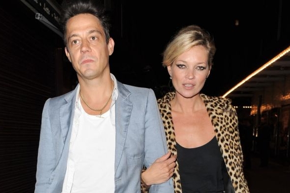 Modelka Kate Mossová a Jamie Hince.