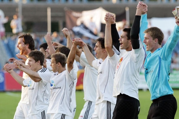 Fotbalisté Hradce prožívají ligovou euforii.