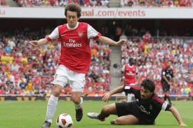 Tomáš Rosický v dresu Arsenalu na přípravném Emirates Cupu.