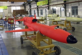 Karrar má dolet až tisíc kilometrů a může nést čtyři rakety.