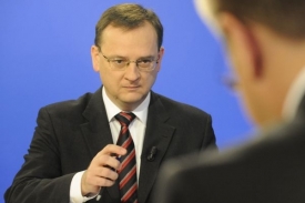 Premiér Nečas v diskusním pořadu odmítl stovku na povodně.
