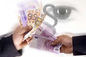 USA a další sledují WikiLeaks ostřížím zrakem.
