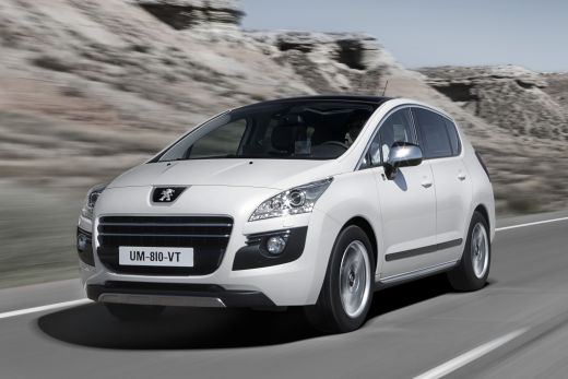 Dieselový hybridní crossover - Peugeot 3008 HYbrid4.