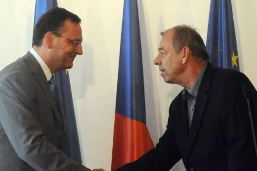 Premiér Nečas jednal o změnách v zákoníku práce s odborářem Zavadilem.