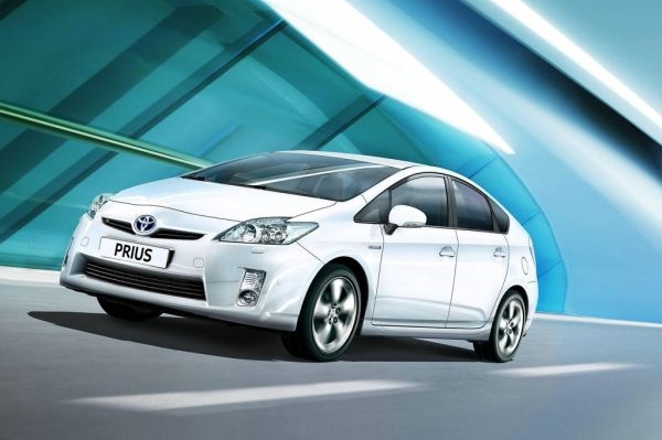 Toyota Prius dostane zařízení pro varování chodců.