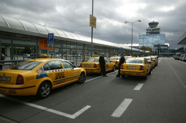 Taxikáři dostali pokuty v celkové výši 133 tisíc korun. Taxikáři dostali pokuty v celkové výši 133 tisíc korun.