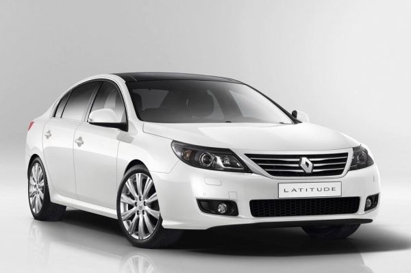 Moskva zažila světovou premiéru Renaultu Latitude.
