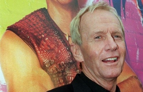 Paul Hogan nesmí opustit území Austrálie.