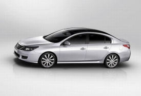 Renault Latitude, čtyřdveřový sedan.