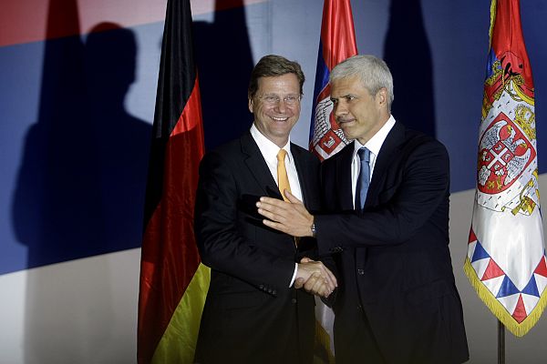 Německý ministr zahraničí Westerwelle a srbský prezident Tadić.