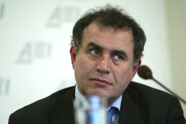 Americký ekonom Nouriel Roubini nevidí další vývoj v růžových barvách.