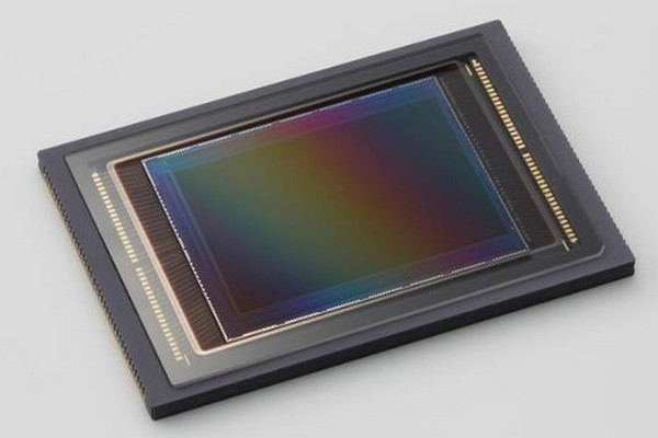 Snímač s rozlišením 120 megapixelů má rozměry 29,2 x 20,2 mm.