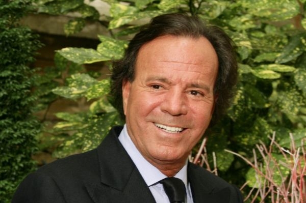 Španělský zpěvák Julio Iglesias. Španělský zpěvák Julio Iglesias.
