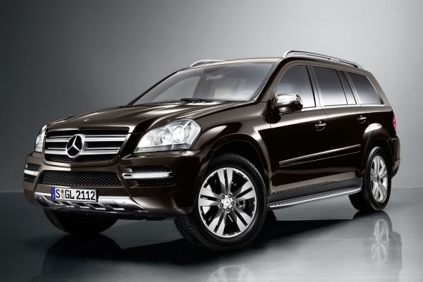Obří Mercedes-Benz GL 450 CDI 4Matic.