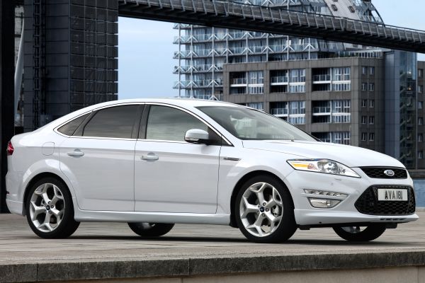 Boční linie nového fordu Mondeo. Boční linie nového fordu Mondeo.