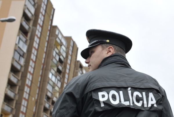 Bratislavská policie čelí kritice za to, že údajně přijela pozdě. Bratislavská policie čelí kritice za to, že údajně přijela pozdě.