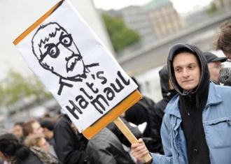 Spíše vlažné protesty při prezentaci Sarrazinovy knihy.