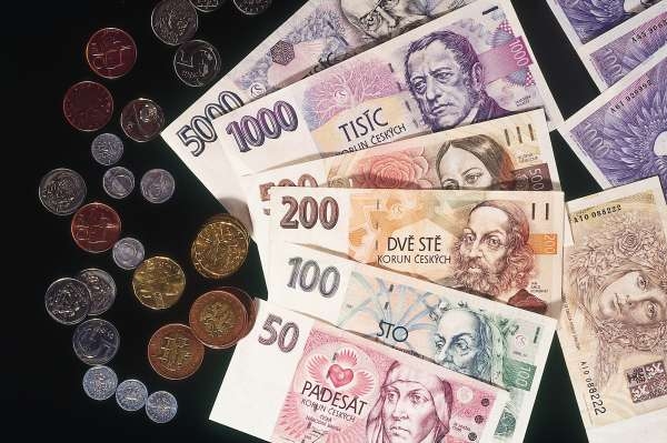 Centrální banka určuje cenu peněz v ekonomice.