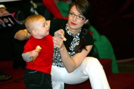 Tereza Kostková se synem Antonínem.