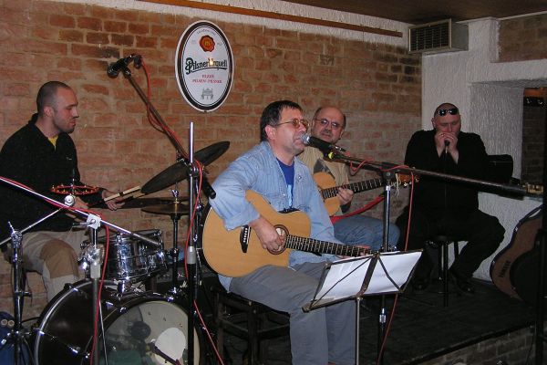 Dura & Blues Club budou reprezentovat slovenskou scénu. Dura & Blues Club budou reprezentovat slovenskou scénu.