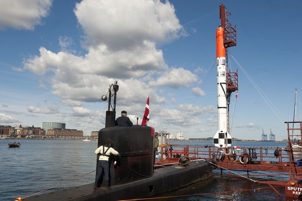 Amatérská raketa má tepelný štít z podlahového korku.