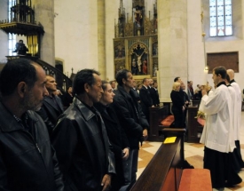 Zádušní mše se zúčastnila i premiérka Iveta Radičová.