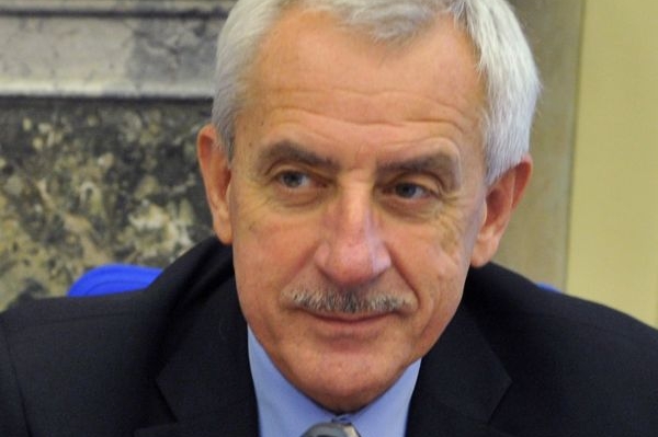 Ministr Heger chce zavést jednotné poplatky u lékaře pro všechny. Ministr Heger chce zavést jednotné poplatky u lékaře pro všechny.