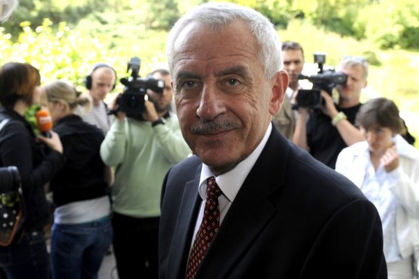 Zdravotníci chtějí pomoc ministra Hegera při škrtání platů.