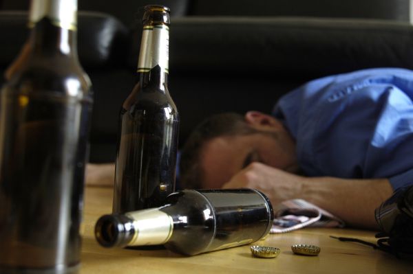 Spotřeba alkoholu v Británii klesá, někteří lidé rozdíl "dohánějí". Spotřeba alkoholu v Británii klesá, někteří lidé rozdíl "dohánějí".