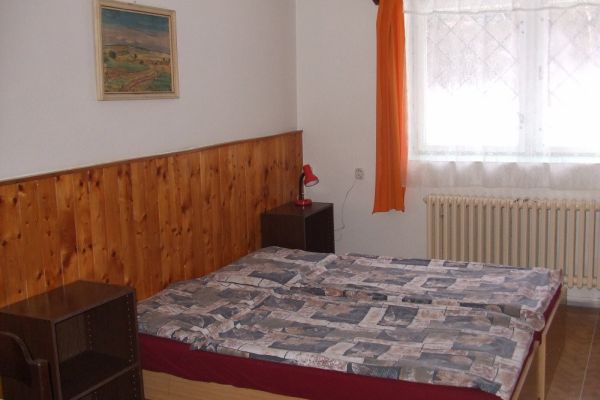 Jeden z pokojů v penzionu Tipos.