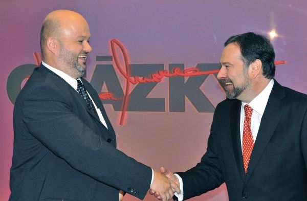 Ministr vnitra Radek John (vpravo) a jeho předchůdce Martin Pecina.