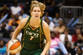 Jana Veselá v dresu Seattle Storm.