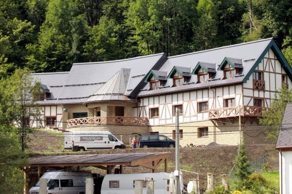 Penzion, který si v Ludvíkově na Bruntálsku staví Jaroslav Palas. Penzion, který si v Ludvíkově na Bruntálsku staví Jaroslav Palas.