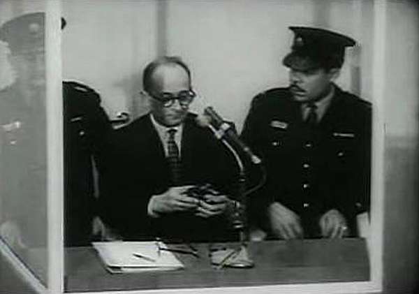 Adolf Eichmann před soudem.