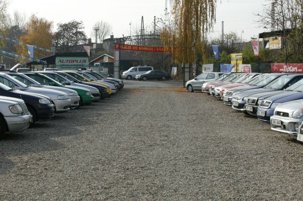 Velké autobazary garantují vrácení peněz.