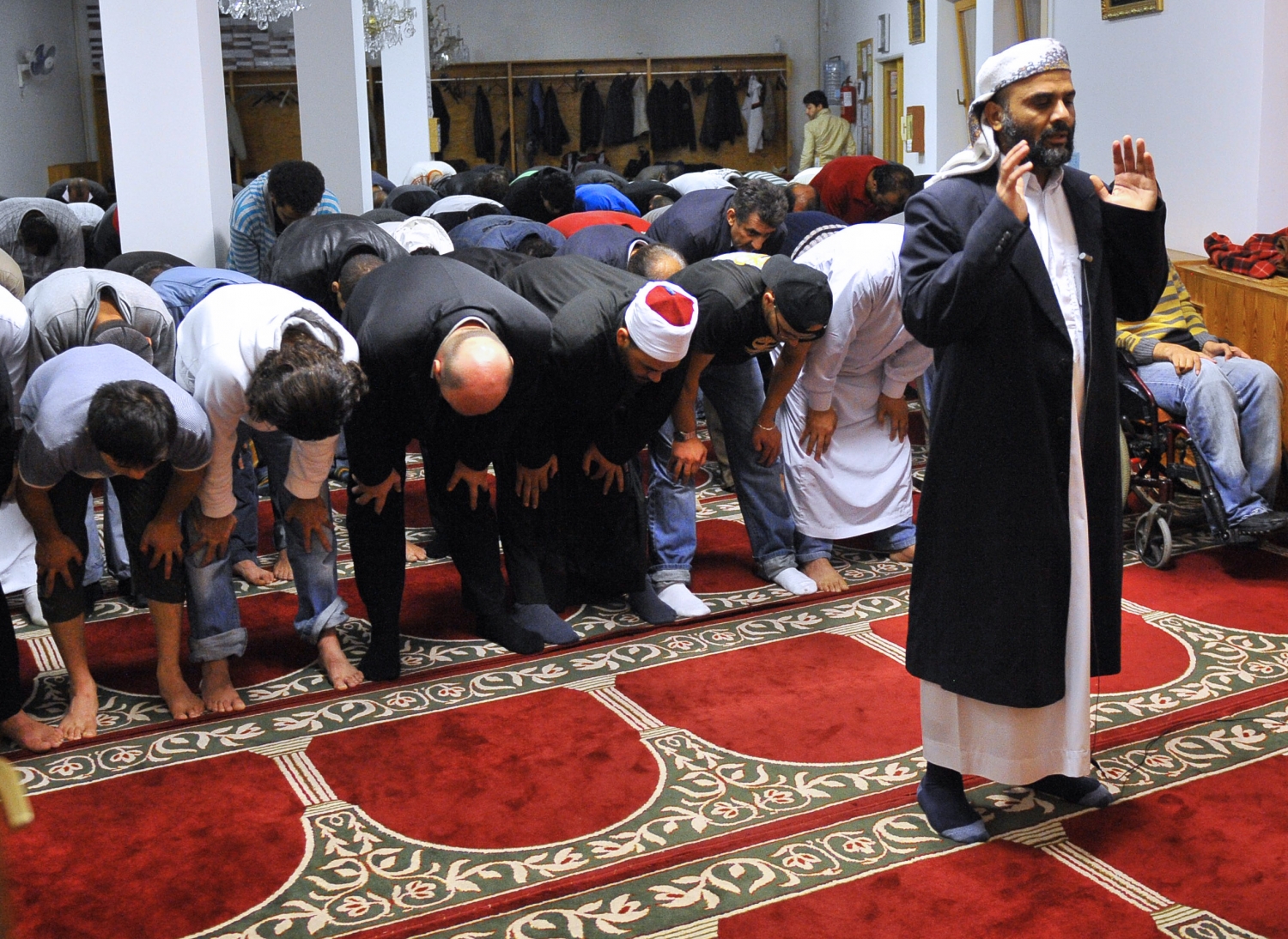 Muslimové v modlitebně v pražských Kyjích.