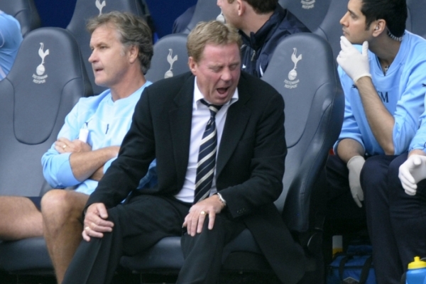 Harry Redknapp (uprostřed) je naštvaný na vedení FIFA. Harry Redknapp (uprostřed) je naštvaný na vedení FIFA.
