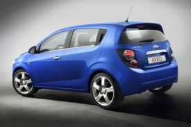 Chevrolet Aveo jako pětidveřový hatchback.
