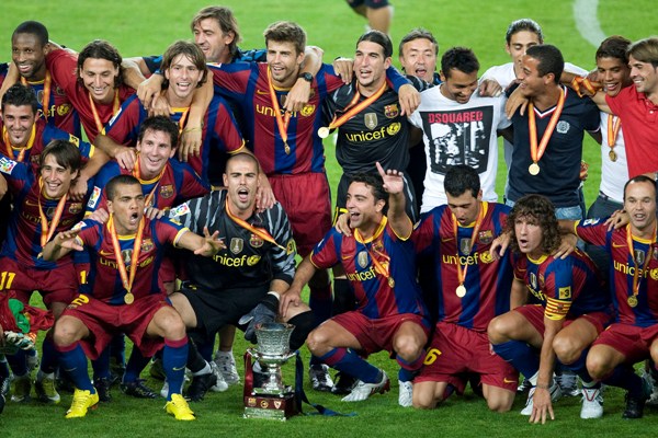 Barcelona má na světě nejvíc fanoušků.