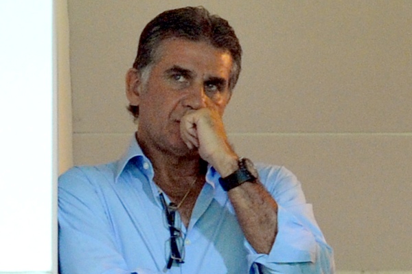 Sedmapadesátiletý Queiroz končí v portugalské reprezentaci. Sedmapadesátiletý Queiroz končí v portugalské reprezentaci.