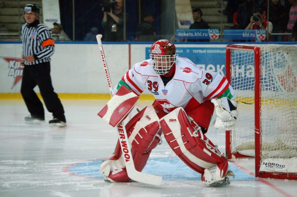 Dominik Hašek při debutu v KHL.