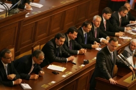 Návrh ministra dopravy Víta Bárty koaliční partneři z ODS a TOP 09 neschvalují.