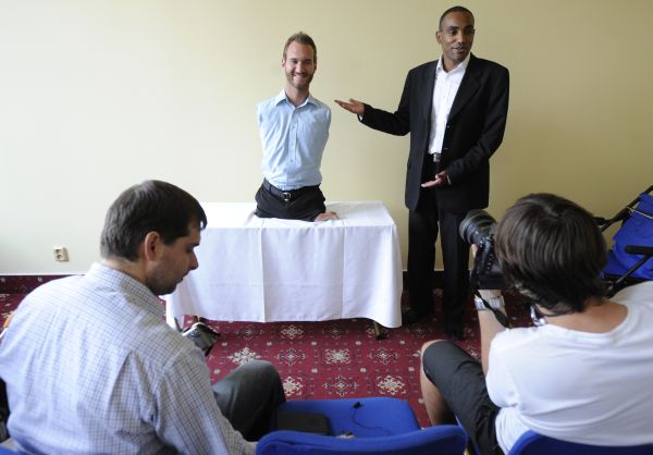 Handicapovaný řečník Nick Vujicic poprvé navštívil Prahu. Publikum bylo nadšené.