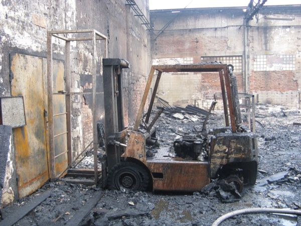 Hasičům se podařilo zlikvidovat rozsáhlý požár v jednom z objektů průmyslového areálu v Otrokovicích.