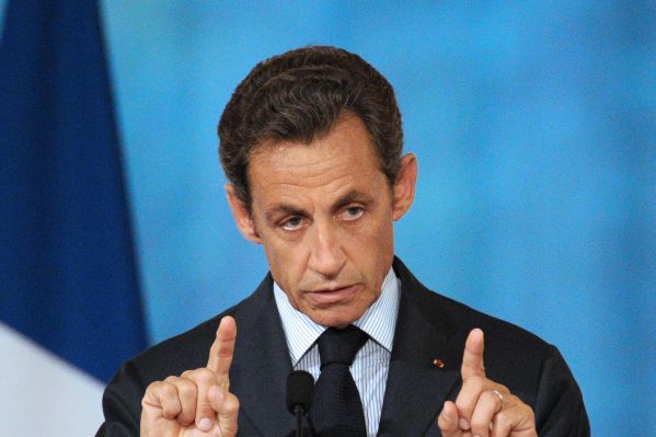 Aféry kolem Sarkozyho strany UMP mu začínají přerůstat přes hlavu.