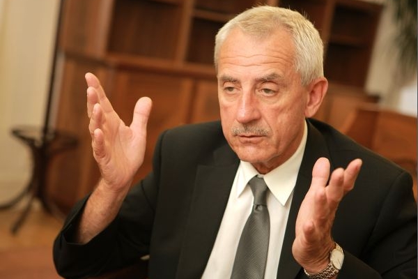 Ministr Heger odvolala svou náměstkyni. Prý nepracovala dobře. Ministr Heger odvolala svou náměstkyni. Prý nepracovala dobře.