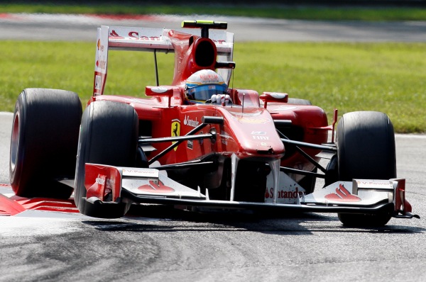 Ferrari emocionální triumf neslaví, došly mu motory.