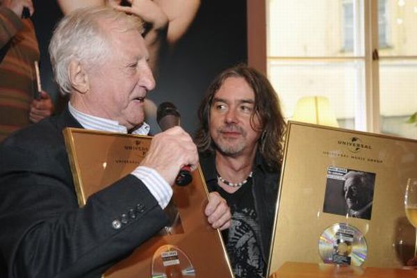 Spolu s Bobkem převzal Zlatou desku i producent Luboš Malina.