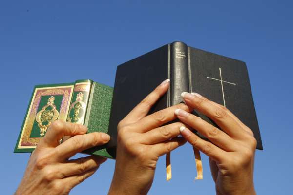 Bible prý hoří líp.